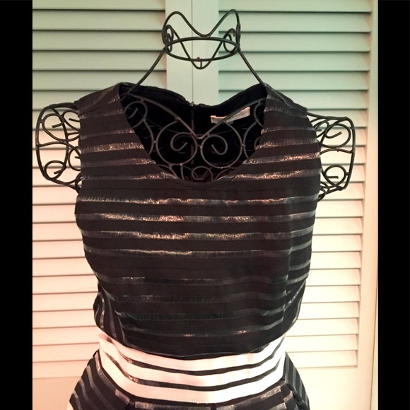 Sugar + Lips Crinolines Sleeveless Dress - Picture 2 of 6